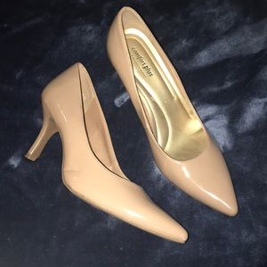NWOT Nude point heels